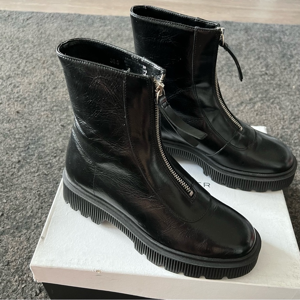 kurt geiger stint front zip boots new with small flaw - Picture 3 of 13